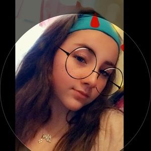 Meet your Posher, Olivia